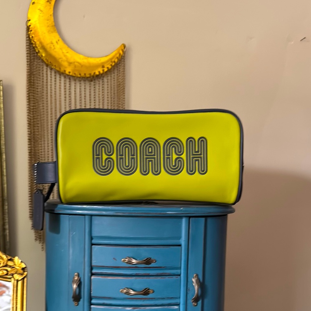 💚💙🐎🧳Coach Neon Yellow and dark blue travel bag
